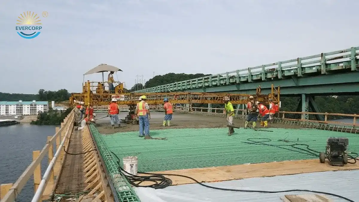 Bridge deck concrete construction project using high‑performance PCE polycarboxylate superplasticizer admixture
