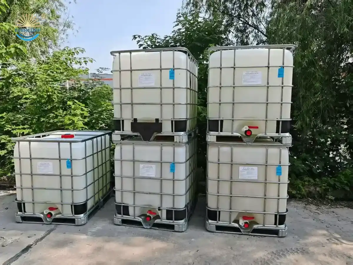 Liquid polycarboxylate superplasticizer stored in IBC tote tanks for bulk export shipment